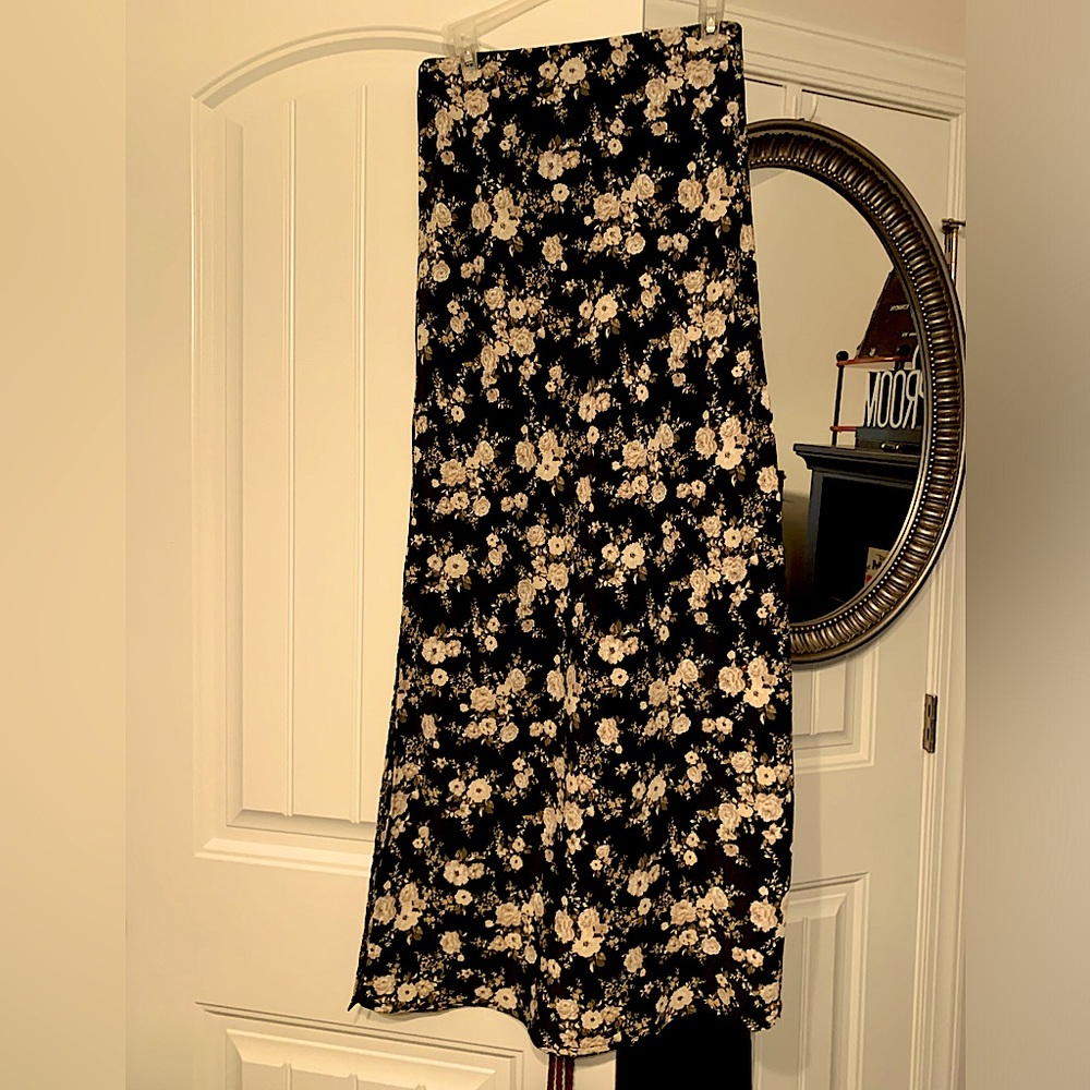 Altar’s State Medium black and white floral maxi skirt with slit